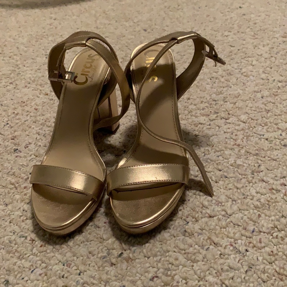 GOLD HEELS